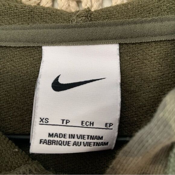 NIKE Women’s Get Fit Pullover Green Leopard Cropped Training Hoodie Size XS - Picture 12 of 14